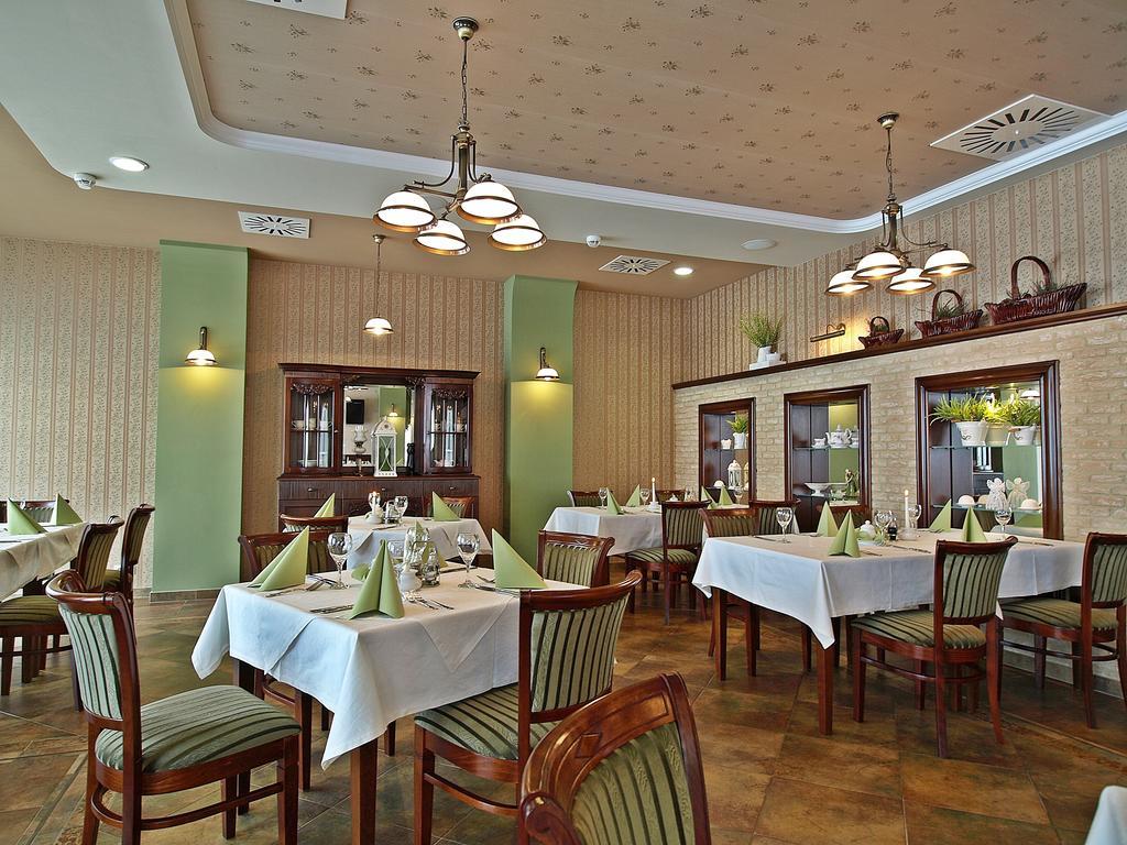 Hotel Fajkier Kroczyce Bagian luar foto